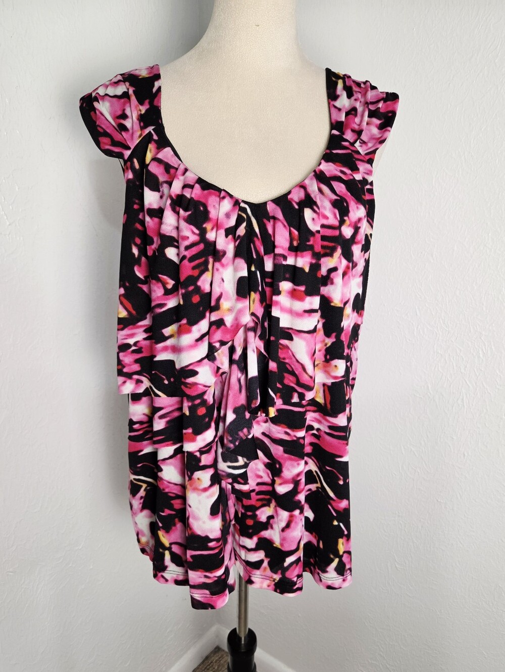 Worthington Sleeveless Pink &  Black Print Top with Layered Tiers, Size 1X